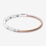 Dvoubarevný pevný náramek Pandora Signature s I-D pavé Dvoubarevný pevný náramek Pandora Signature s I-D pavé