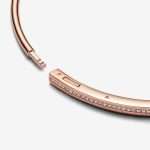 Pevný náramek Pandora Signature I-D a pavé