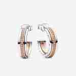 Dvoubarevné kruhové náušnice Pandora Signature Logo a pavé Dvoubarevné kruhové náušnice Pandora Signature Logo a pavé